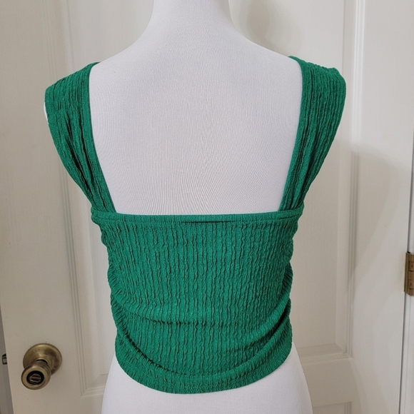 Kelly Green Size M Pleated Texture Sleeveless Camisole Cami Tank Top, Like New - Picture 5 of 13